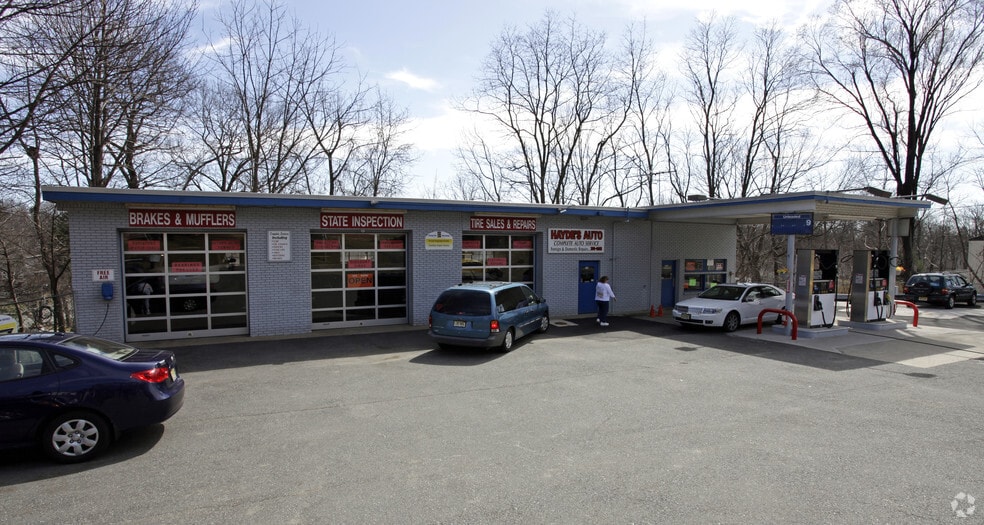 53 Lakeside Blvd, Hopatcong, NJ for sale - Primary Photo - Image 1 of 2