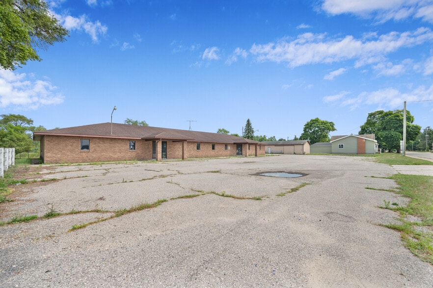 203 S 3rd Ave, Big Rapids, MI for sale - Building Photo - Image 3 of 33