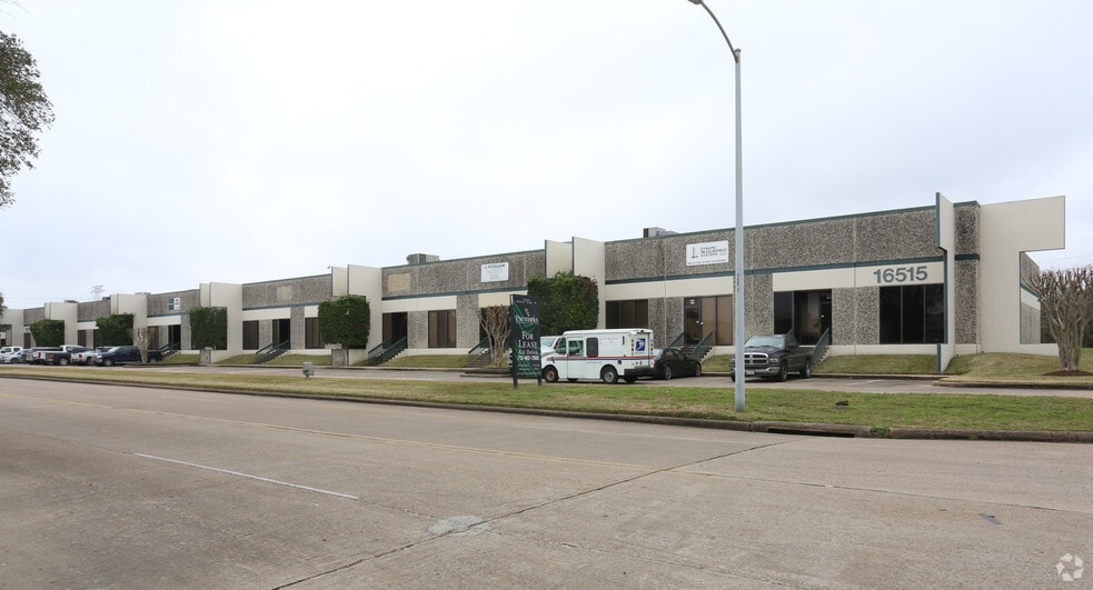 16515 Hedgecroft Dr, Houston, TX for lease - Building Photo - Image 2 of 6