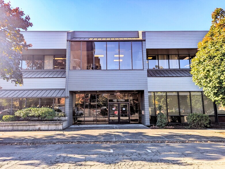 1300 Esther St, Vancouver, WA à louer - Photo du bâtiment - Image 3 de 12