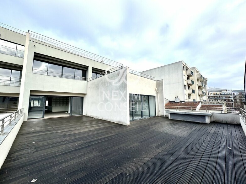 Office in Courbevoie for lease - Building Photo - Image 3 of 12