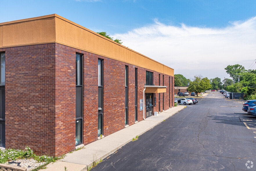 1106 N Larkin Ave, Joliet, IL for lease - Building Photo - Image 2 of 4