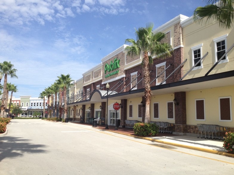 10521 SW Village Center Dr, Port Saint Lucie, FL for lease - Building Photo - Image 3 of 3