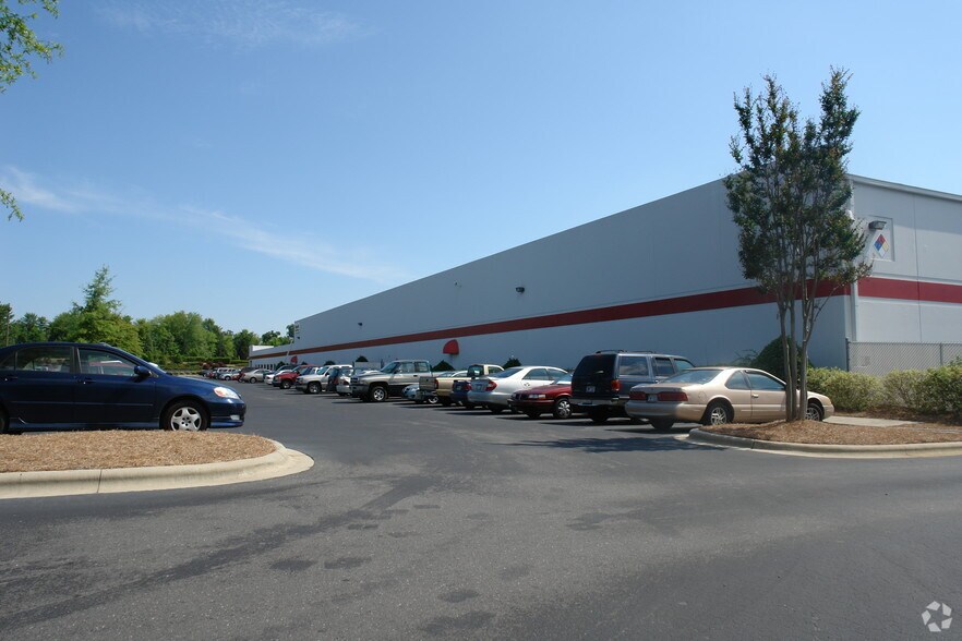 14001 S Lakes Dr, Charlotte, NC for sale - Building Photo - Image 2 of 5
