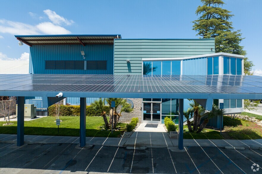 8600 Banana Ave, Fontana, CA à louer - Photo du bâtiment - Image 2 de 3