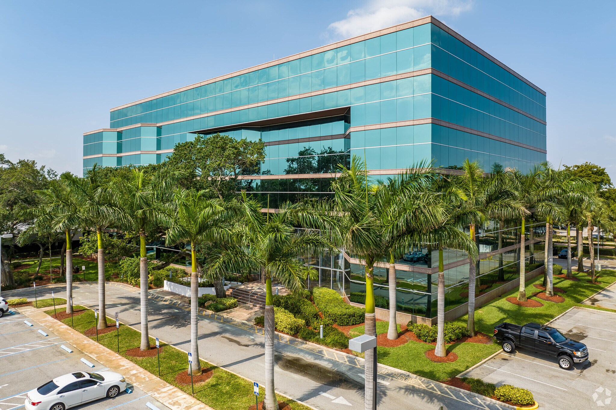 600 W Hillsboro Blvd, Deerfield Beach, FL à louer Photo du bâtiment- Image 1 de 24