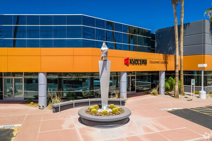 7850 S Hardy Dr, Tempe, AZ à louer - Photo du bâtiment - Image 2 de 8