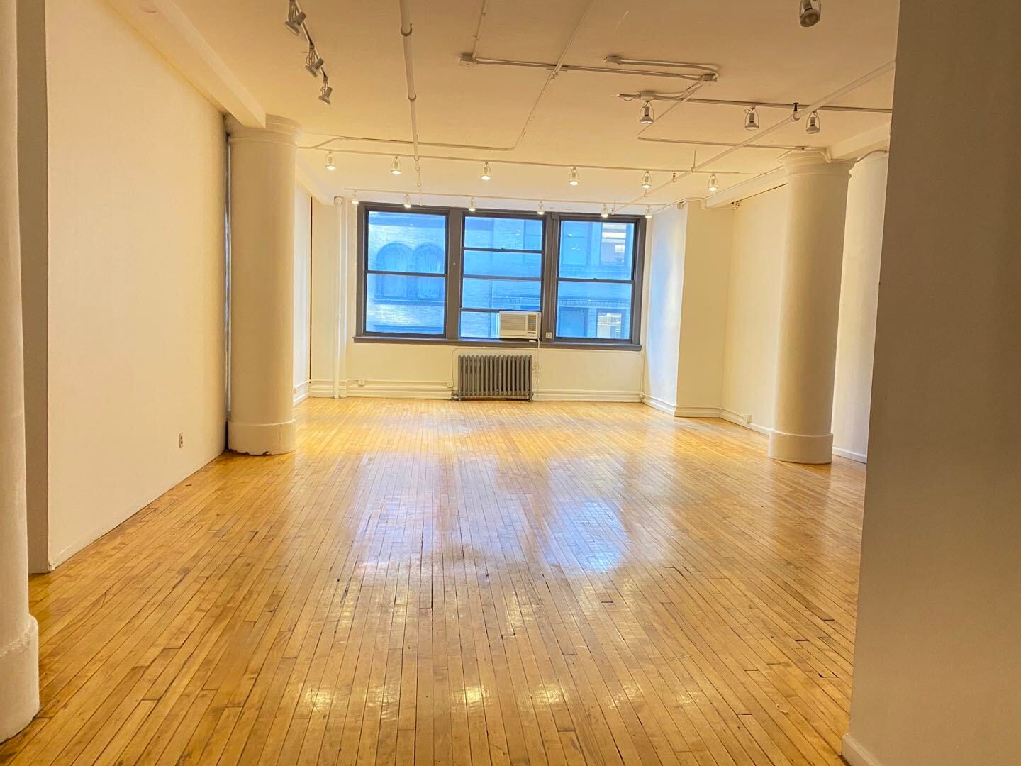 28 W 27th St, New York, NY for lease Interior Photo- Image 1 of 5