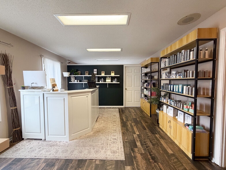 175 New Britain Ave, Plainville, CT for lease - Building Photo - Image 3 of 14