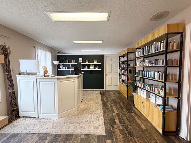 175 New Britain Ave, Plainville, CT à louer - Photo du bâtiment - Image 3 de 14
