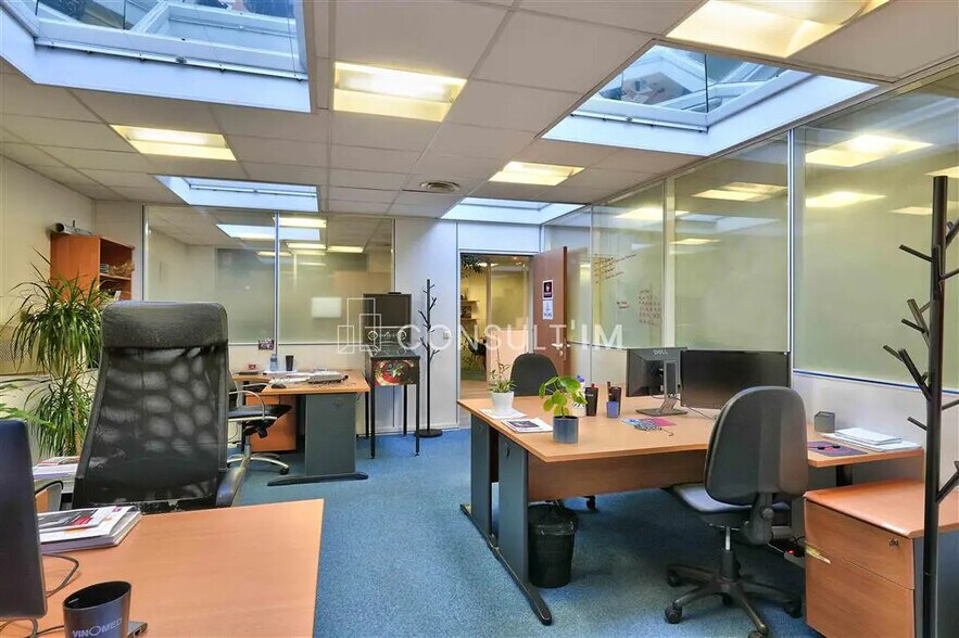 Office in Saint-Cloud for lease - Building Photo - Image 2 of 8