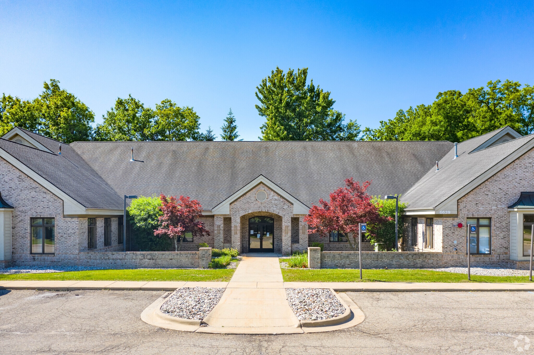 6639 Centurion Dr, Lansing, MI for lease Primary Photo- Image 1 of 6
