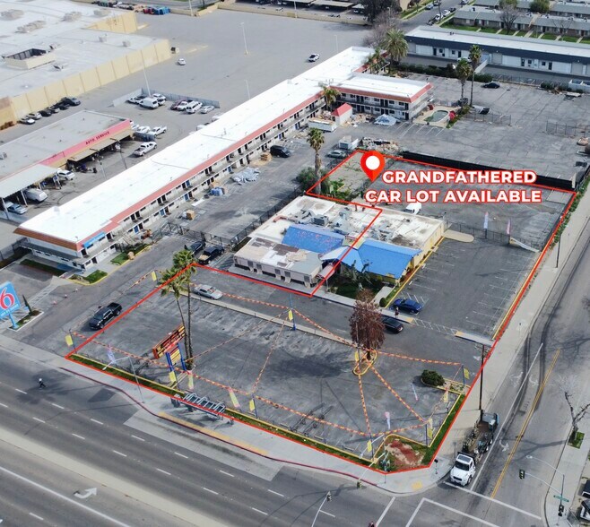 4030 N Blackstone Ave, Fresno, CA à vendre - Photo du bâtiment - Image 1 de 4