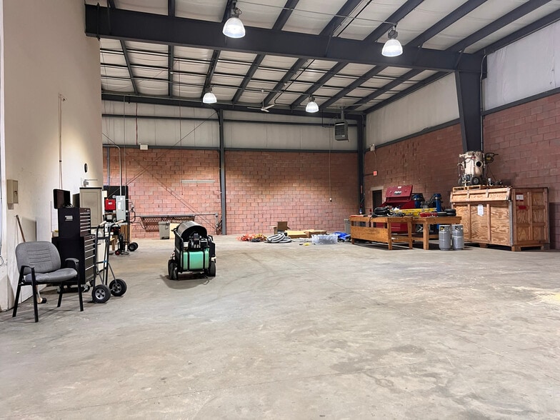 410-430 Miller Rd, Medford, NJ for sale - Interior Photo - Image 3 of 4