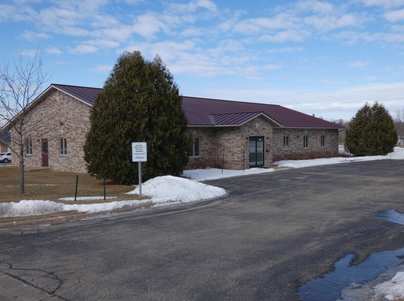 205 W Alona Ln, Lancaster, WI for sale - Building Photo - Image 1 of 1