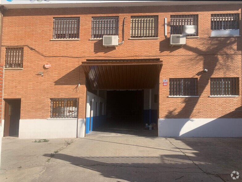 Calle de la Pirotécnia, 37B, Madrid, Madrid for lease - Primary Photo - Image 1 of 6