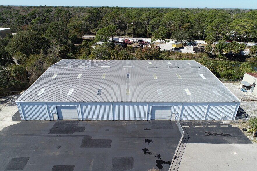 Sparge St. Industrial portefeuille de 2 propriétés à vendre sur LoopNet.ca - Photo du bâtiment - Image 2 de 38