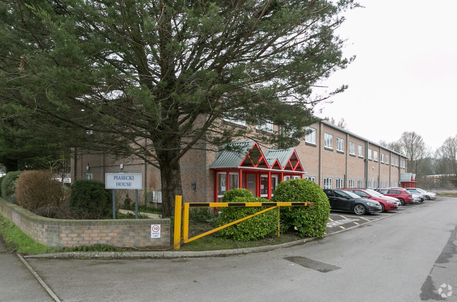 Watercombe Business Park portfolio of 2 properties for sale on LoopNet.ca - Primary Photo - Image 2 of 2