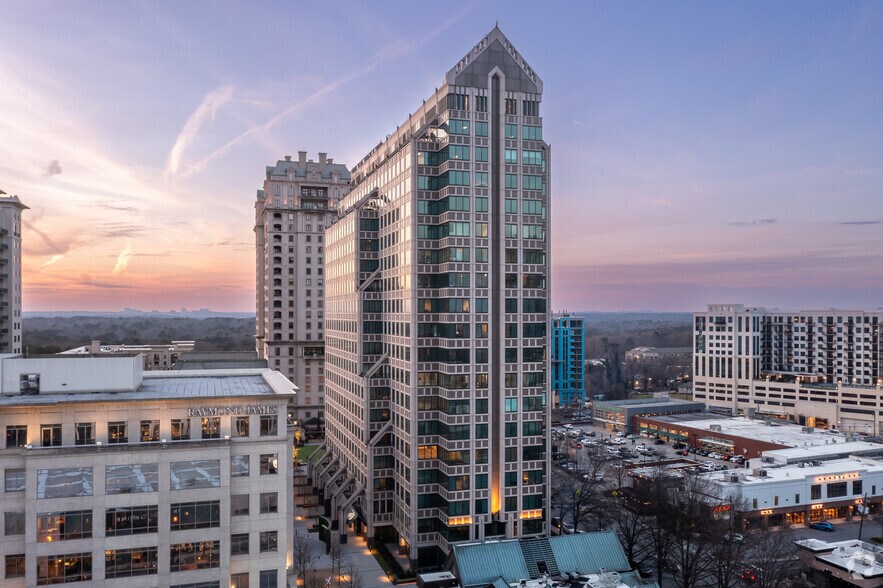 3060 Peachtree Rd NW, Atlanta, GA à louer - Photo du bâtiment - Image 2 de 14