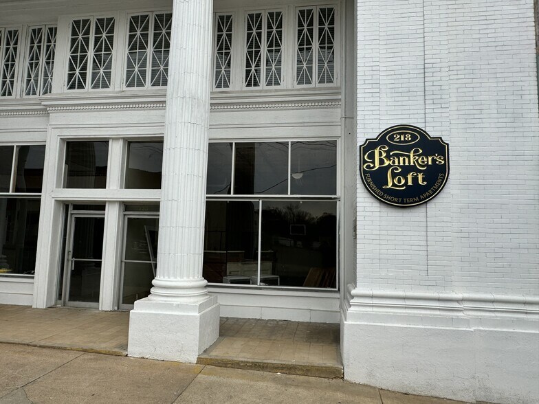 218 The Blvd, Eden, NC à louer - Photo du bâtiment - Image 2 de 12