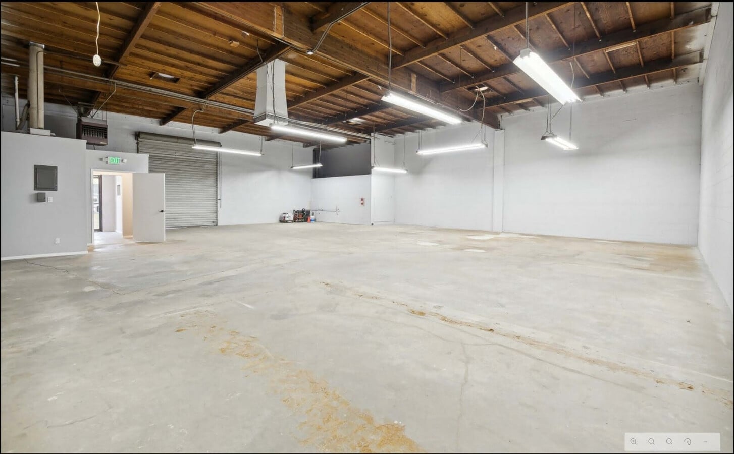 12455 Branford St, Pacoima, CA 91331 - Unité 24 -  - Photo intérieure - Image 1 of 2