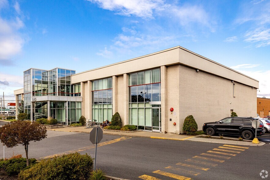 6953-6975 Taschereau Boul, Brossard, QC à louer - Photo du bâtiment - Image 3 de 6