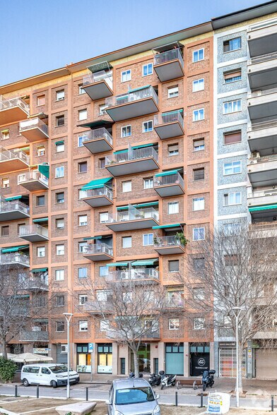 Immeuble residentiel dans Barcelone, Barcelona à vendre - Photo principale - Image 1 de 1