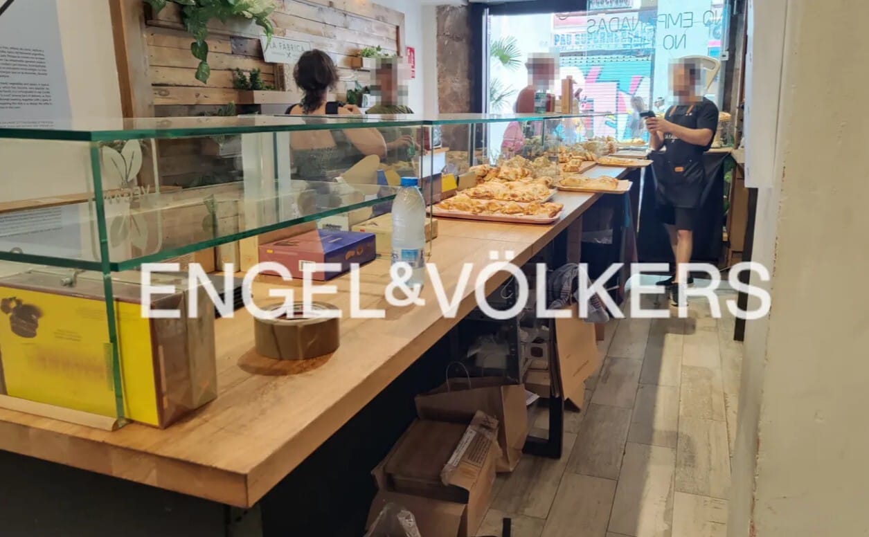 Retail in Barcelona, Barcelona for lease Interior Photo- Image 1 of 4