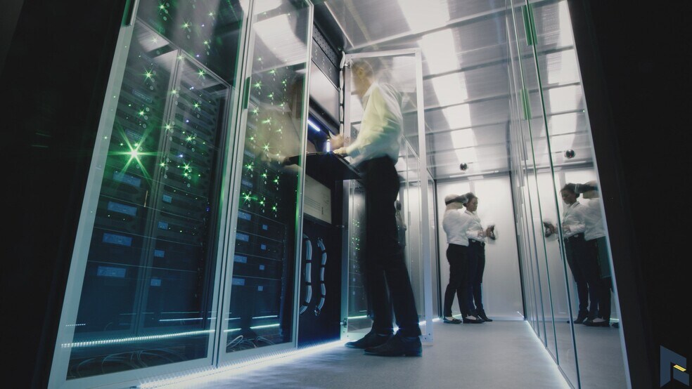 7 SW 1st Ave SW, Rochester, MN à louer - Vidéo sur l’inscription commerciale - Image 2 de 10