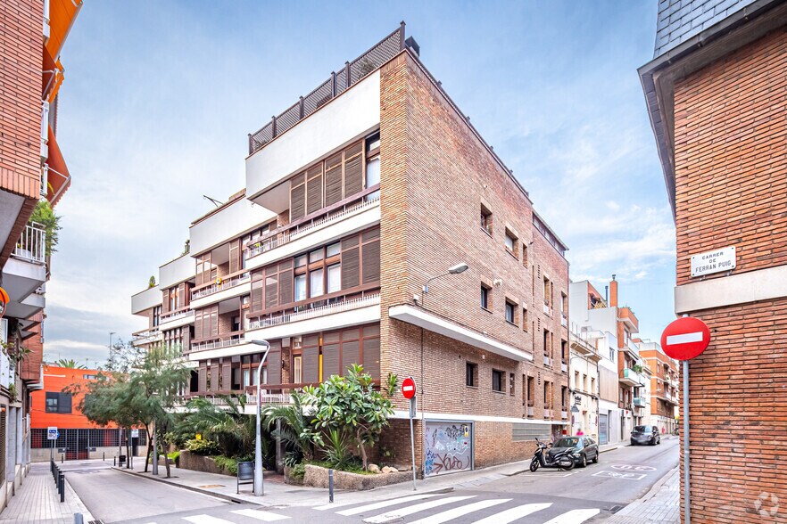 Immeuble residentiel dans Barcelone, Barcelona à vendre - Photo du bâtiment - Image 2 de 2