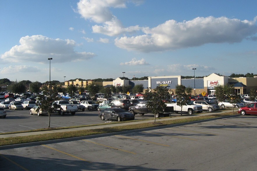 1020 E Brandon Blvd, Brandon, FL à louer - Photo du bâtiment - Image 2 de 4