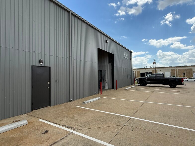 10041 E 52nd St, Tulsa, OK à louer - Photo du bâtiment - Image 2 de 17