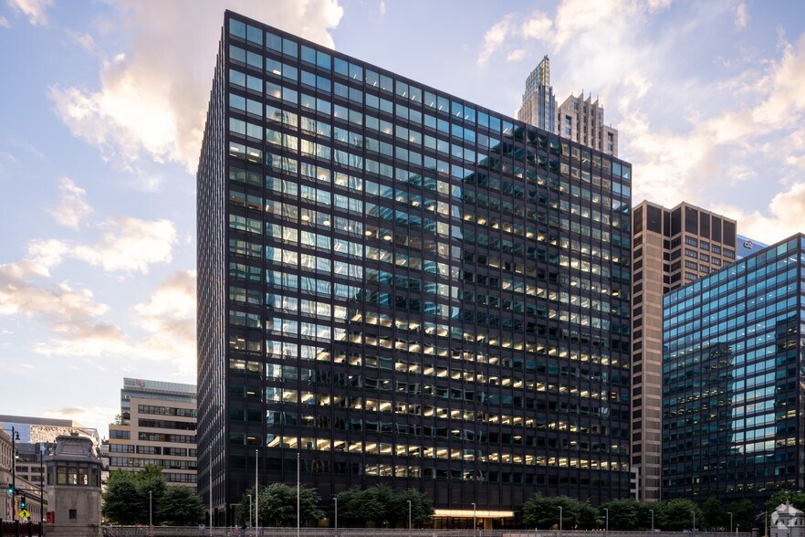 120 S Riverside Plz, Chicago, IL à louer - Photo du bâtiment - Image 2 de 19