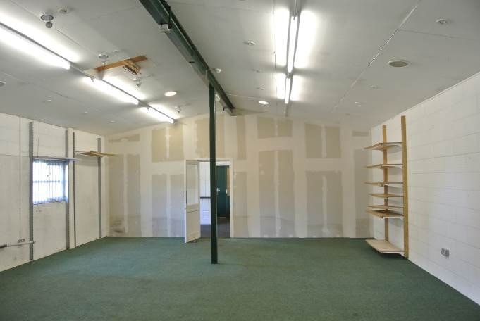 Lower Common, Eversley for lease - Interior Photo - Image 3 of 3