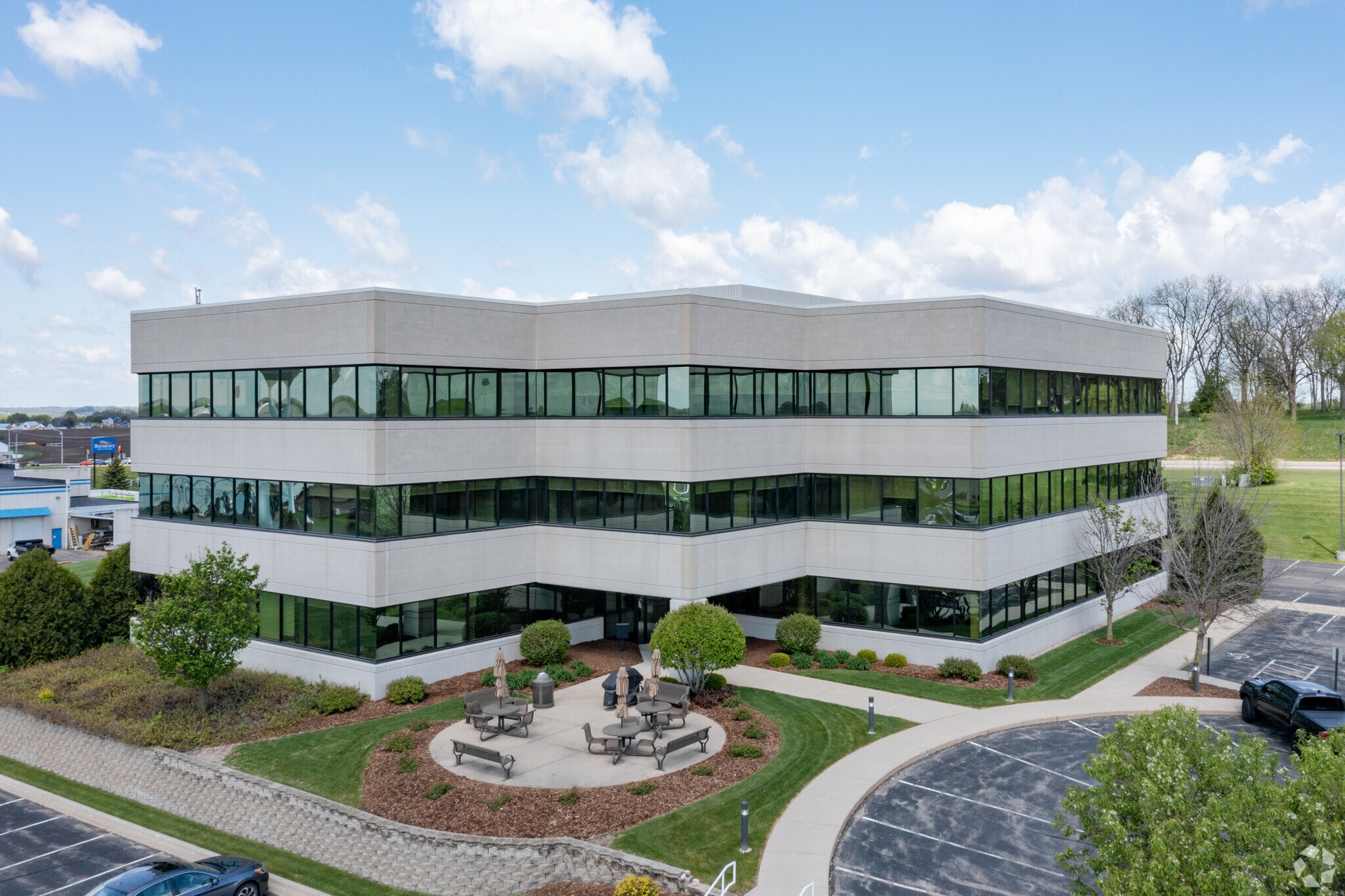 251 Progress Way, Waunakee, WI à louer Photo principale- Image 1 de 6