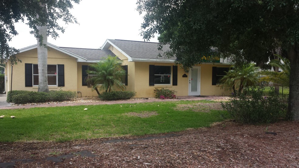 8525 20th St, Vero Beach, FL à vendre - Photo du bâtiment - Image 2 de 2