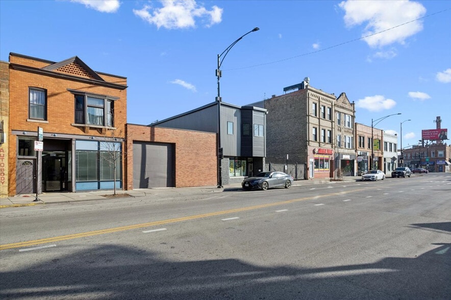 4019-21 N Elston Ave, Chicago, IL for lease - Building Photo - Image 2 of 18