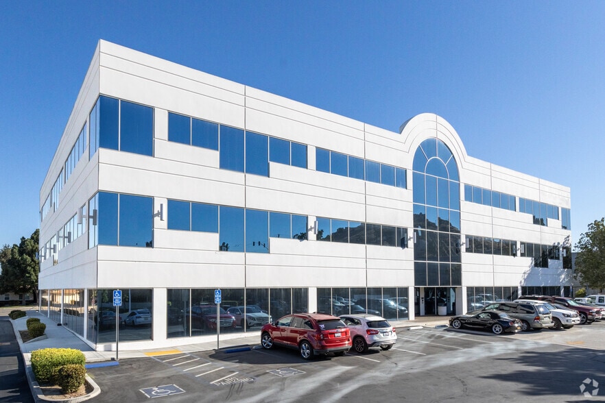 3400 Central Ave, Riverside, CA à louer - Photo du bâtiment - Image 3 de 9