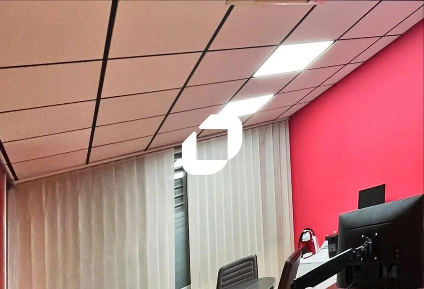 Office in Grenoble for sale - Interior Photo - Image 3 of 7