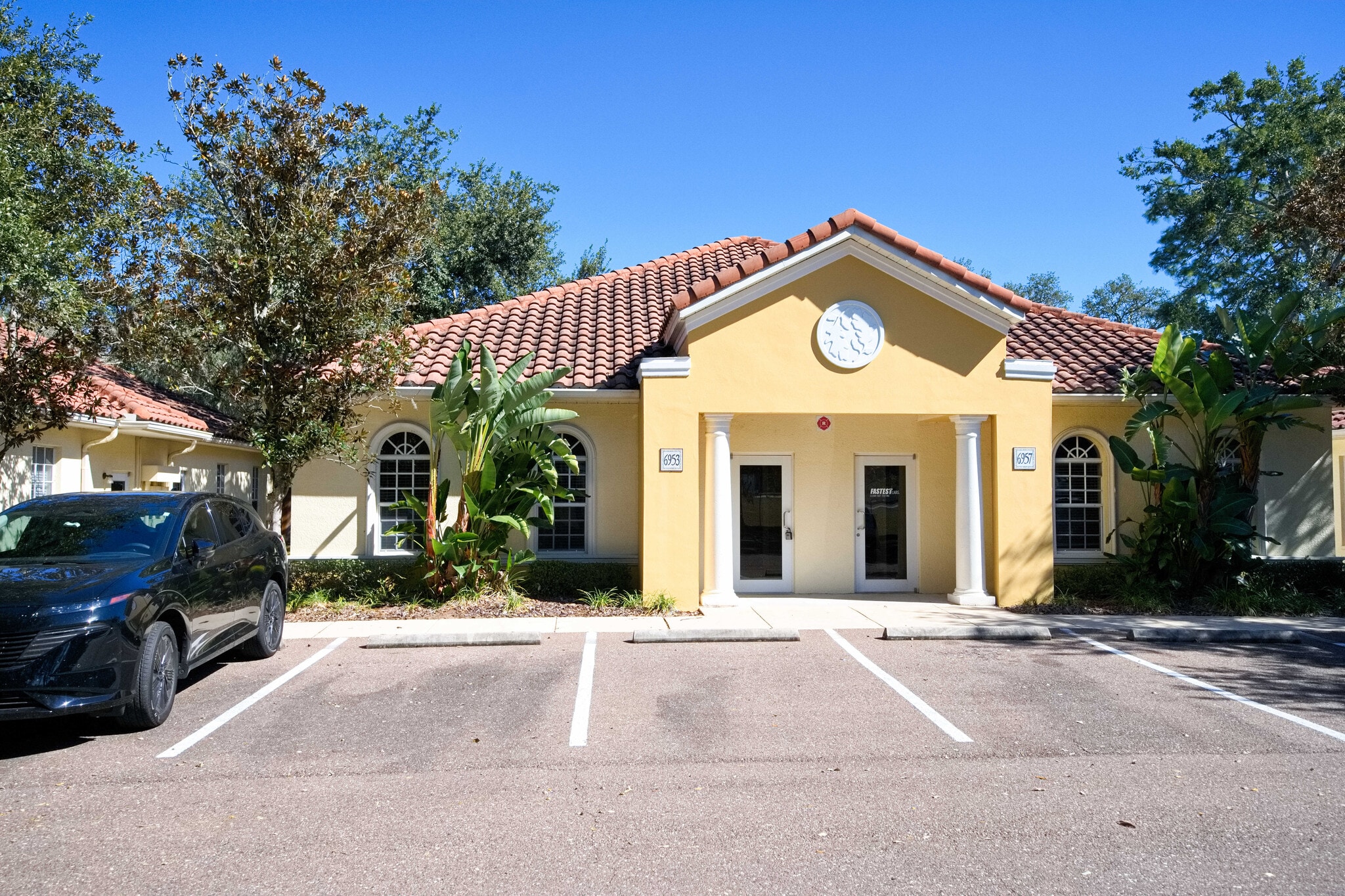 6989 E Fowler Ave, Temple Terrace, FL for lease Interior Photo- Image 1 of 15