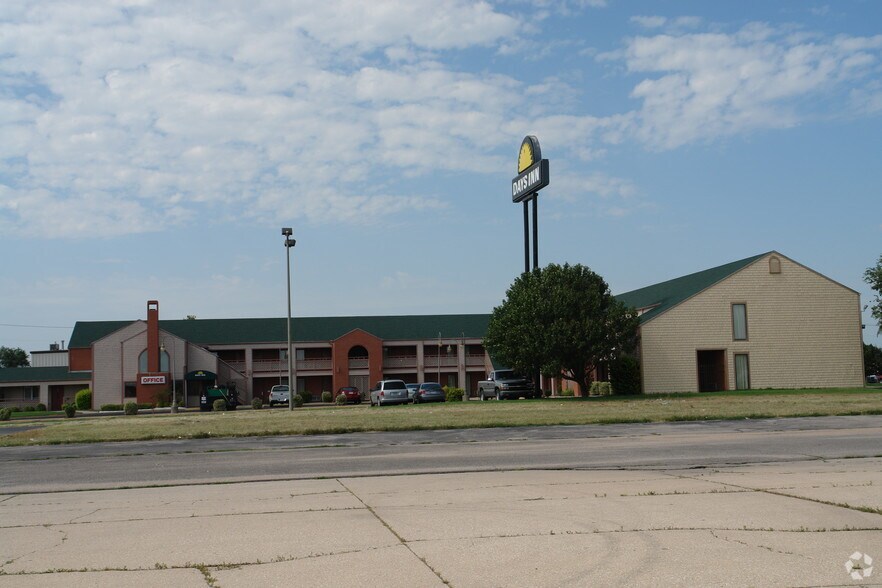 550 S Florence St, Wichita, KS à vendre - Photo du bâtiment - Image 2 de 10