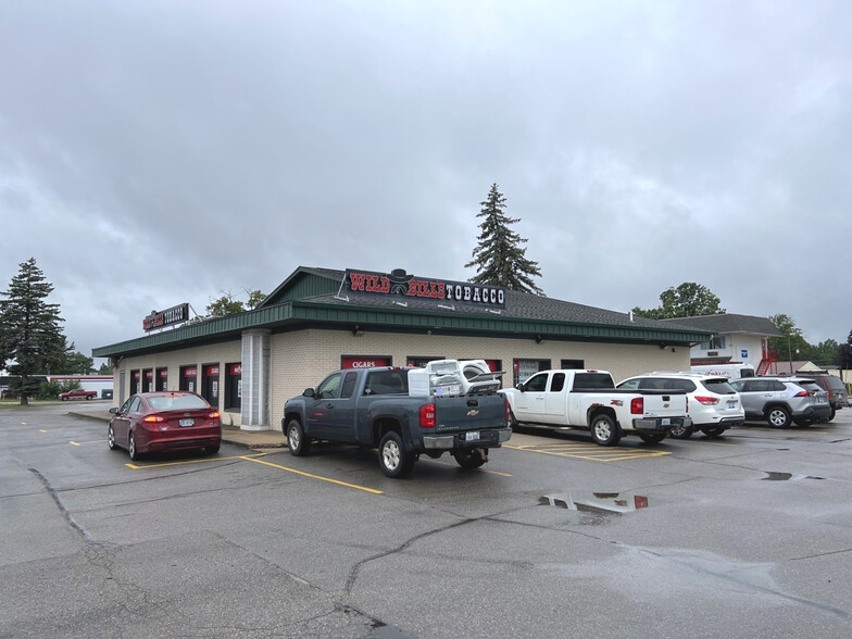 705 N Cedar St, Kalkaska, MI for lease - Building Photo - Image 1 of 4