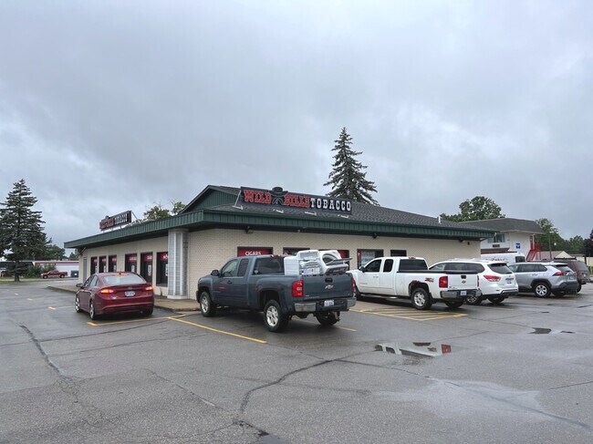 Plus de détails pour 705 N Cedar St, Kalkaska, MI - Commerce de détail à louer