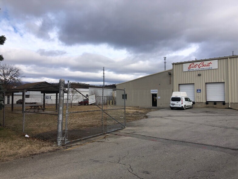 3625 Aerial Way Dr SW, Roanoke, VA à vendre - Photo du bâtiment - Image 2 de 5