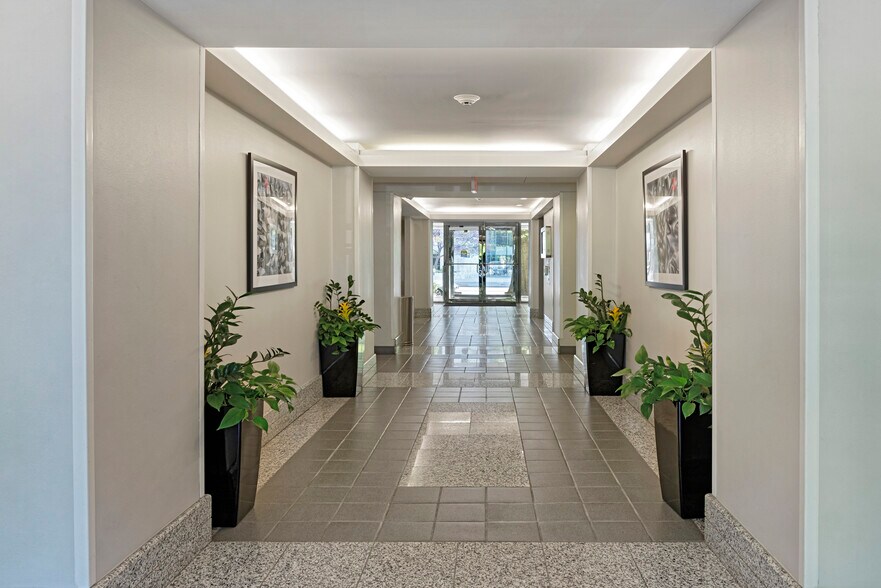 5028 Wisconsin Ave NW, Washington, DC à louer - Photo intérieure - Image 3 de 7