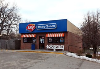 Plus de détails pour 6842 University Ave, Windsor Heights, IA - Commerce de détail à vendre