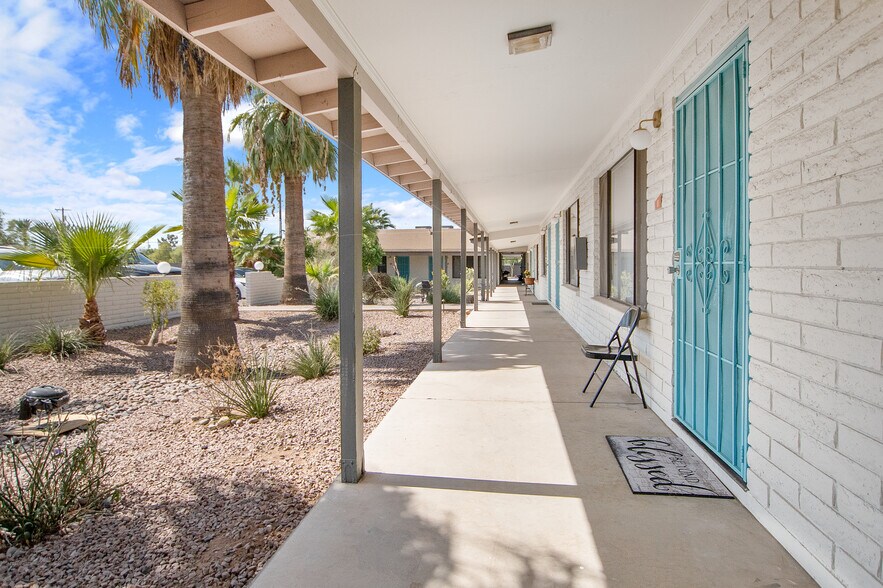 2011 N 51st St, Phoenix, AZ à vendre - Photo du bâtiment - Image 3 de 14