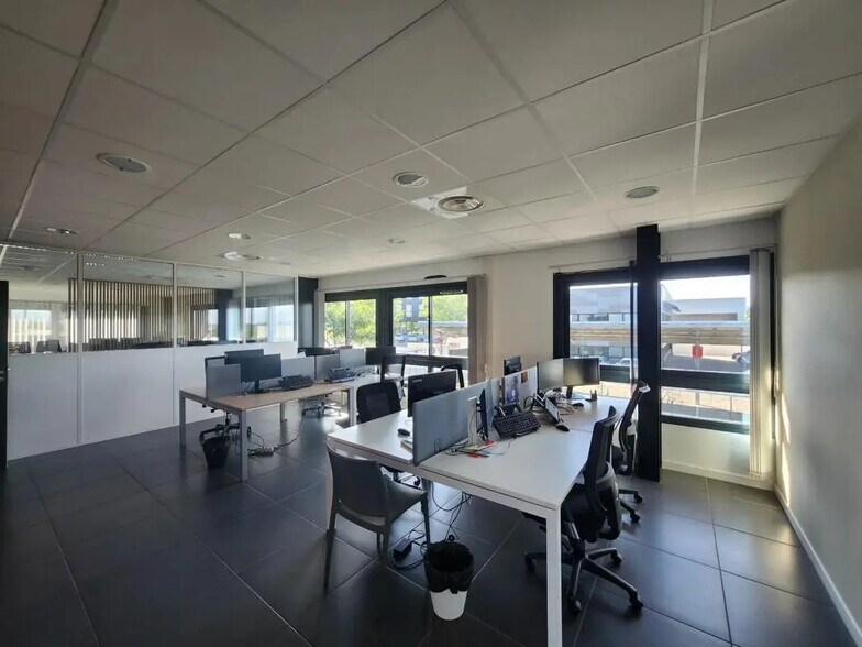 Office in Montpellier for lease - Interior Photo - Image 2 of 14