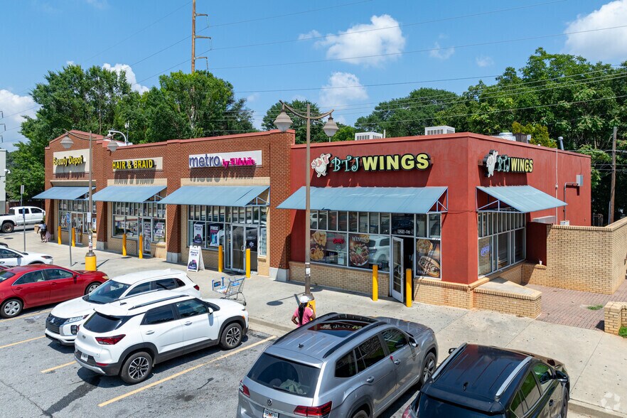 825 Martin Luther King Jr Dr, Atlanta, GA for sale - Primary Photo - Image 1 of 13