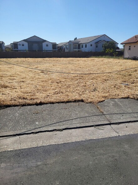 77 Ursuline Rd, Santa Rosa, CA à vendre - Photo du bâtiment - Image 2 de 5